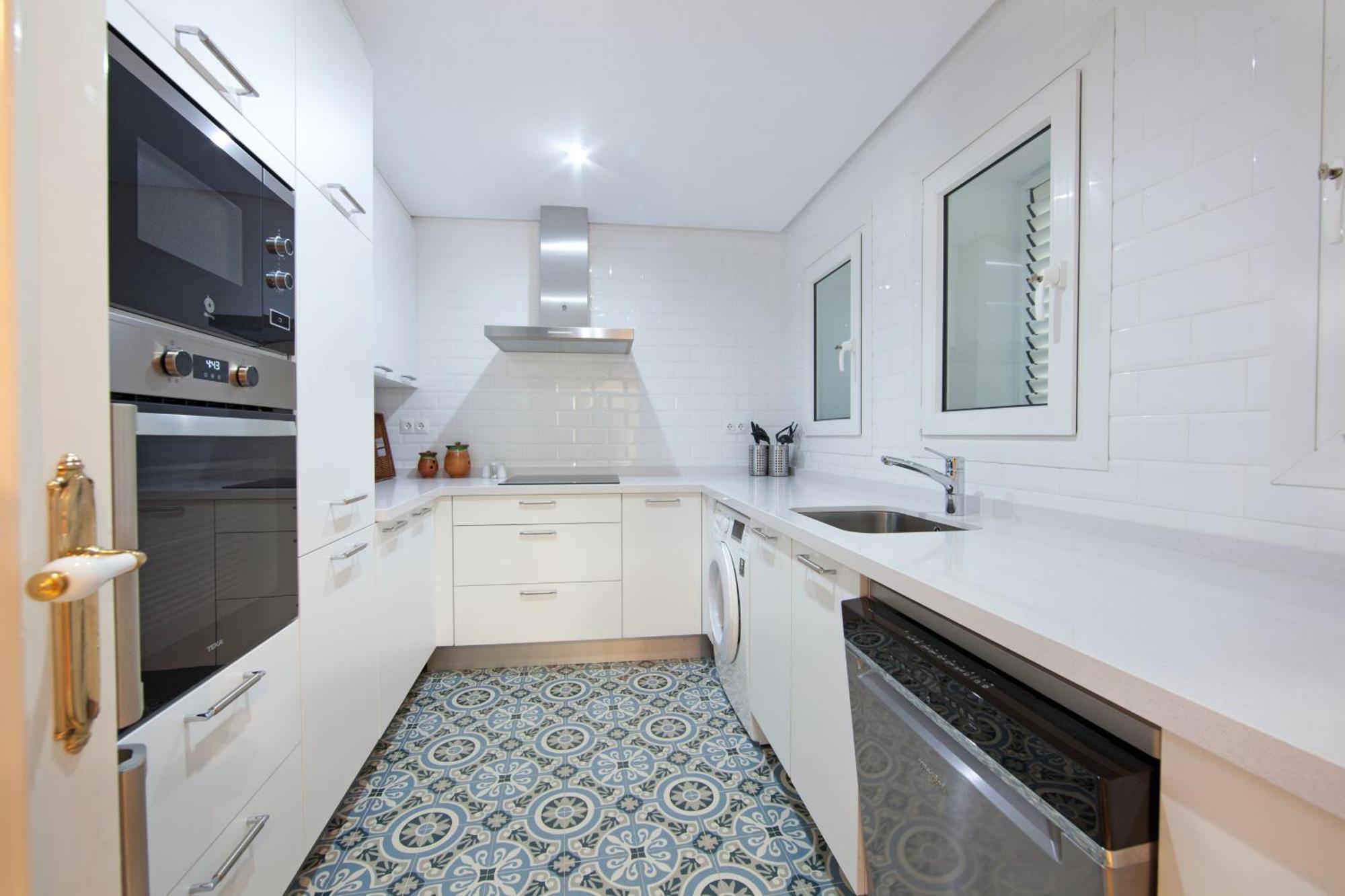 White Pearl J4 * Marbella