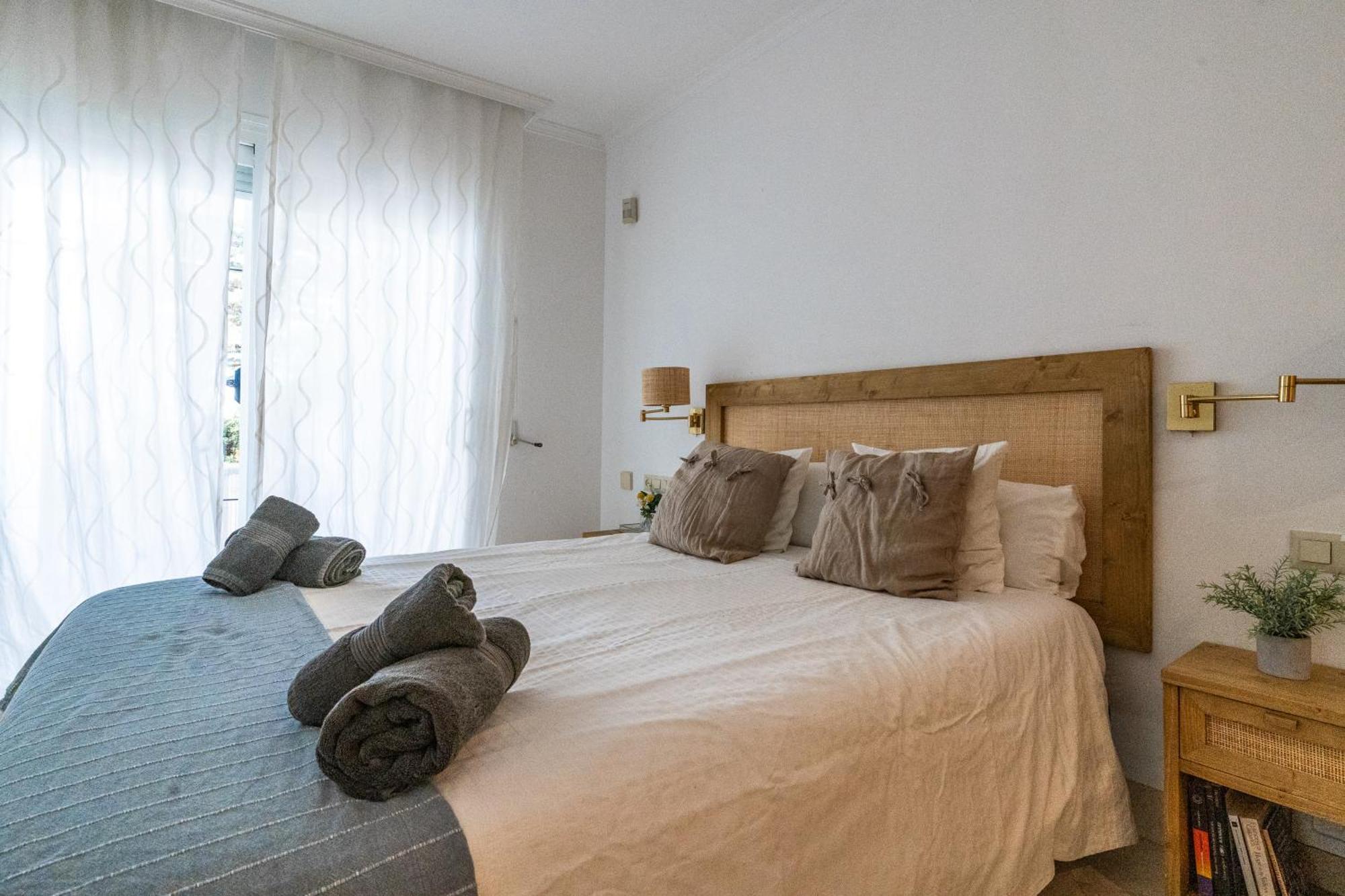 Apartment White Pearl J4 *