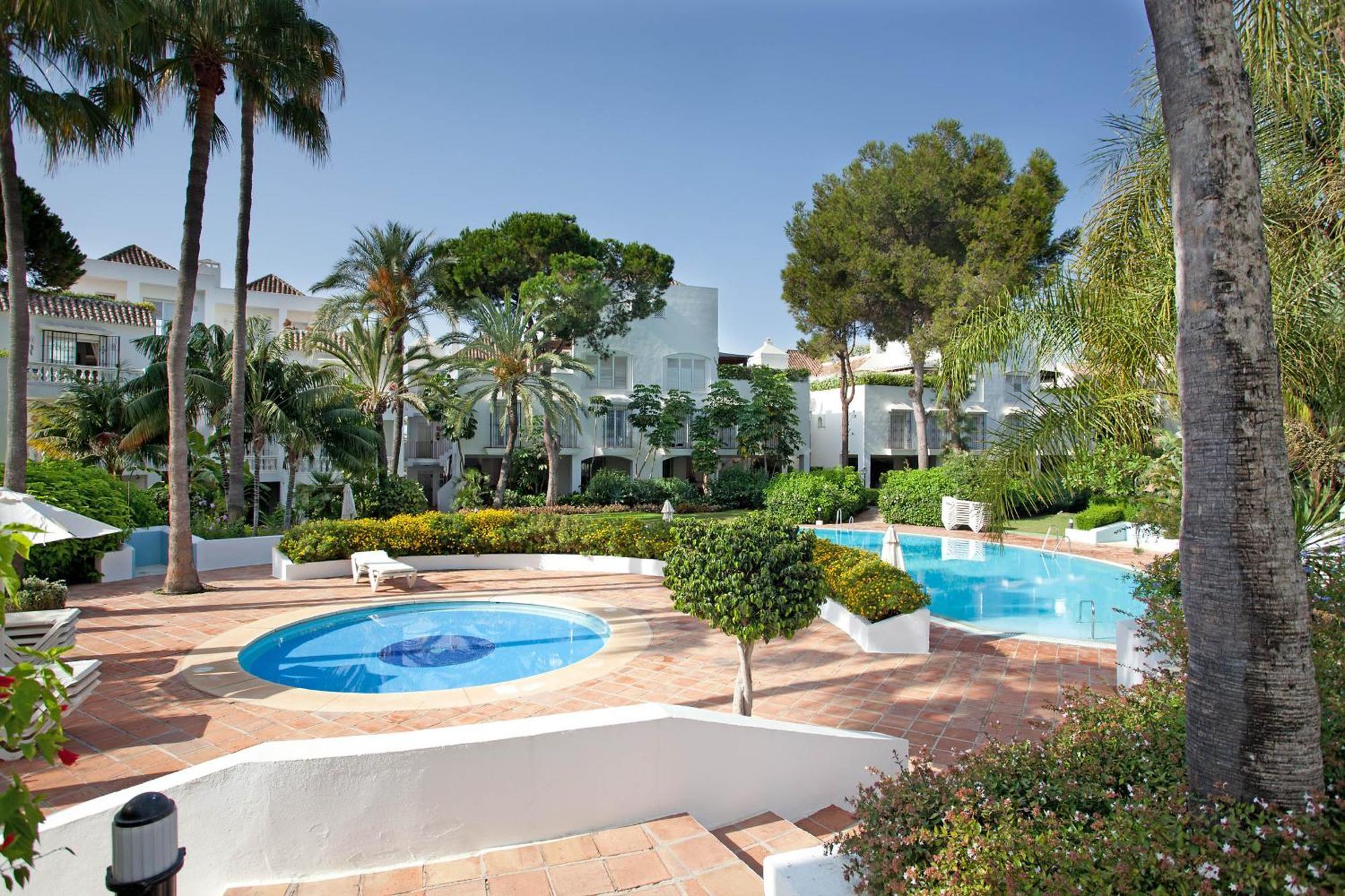 Apartment White Pearl J4