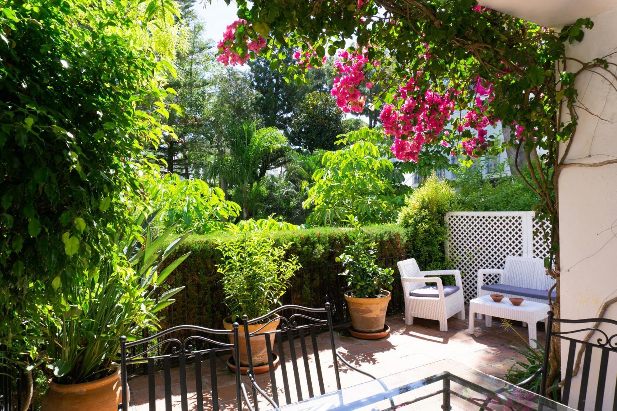 Apartment White Pearl J4 *